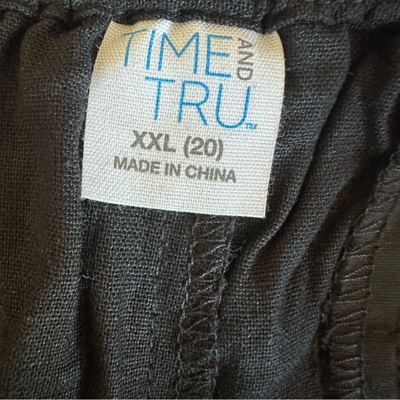 Time and Tru Women's Black Linen Blend Shorts - Picture 4 of 5